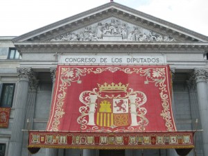 ¿Tapiz o edredón?-Baldaquino en Las Cortes, Parlamento español. Madrid